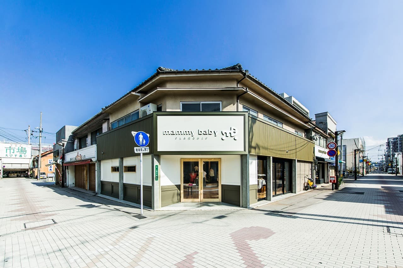 物販店のファサード After