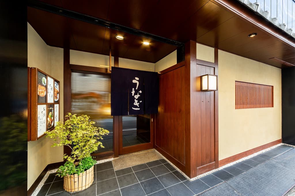 うなぎ店のエントランス — 入口まわり